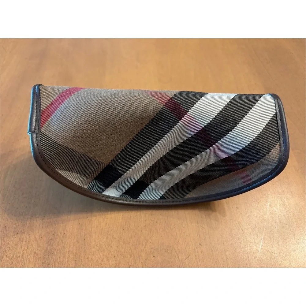 Burberry Classic Nova Check Plaid Large Eyeglass Soft Case Never Used